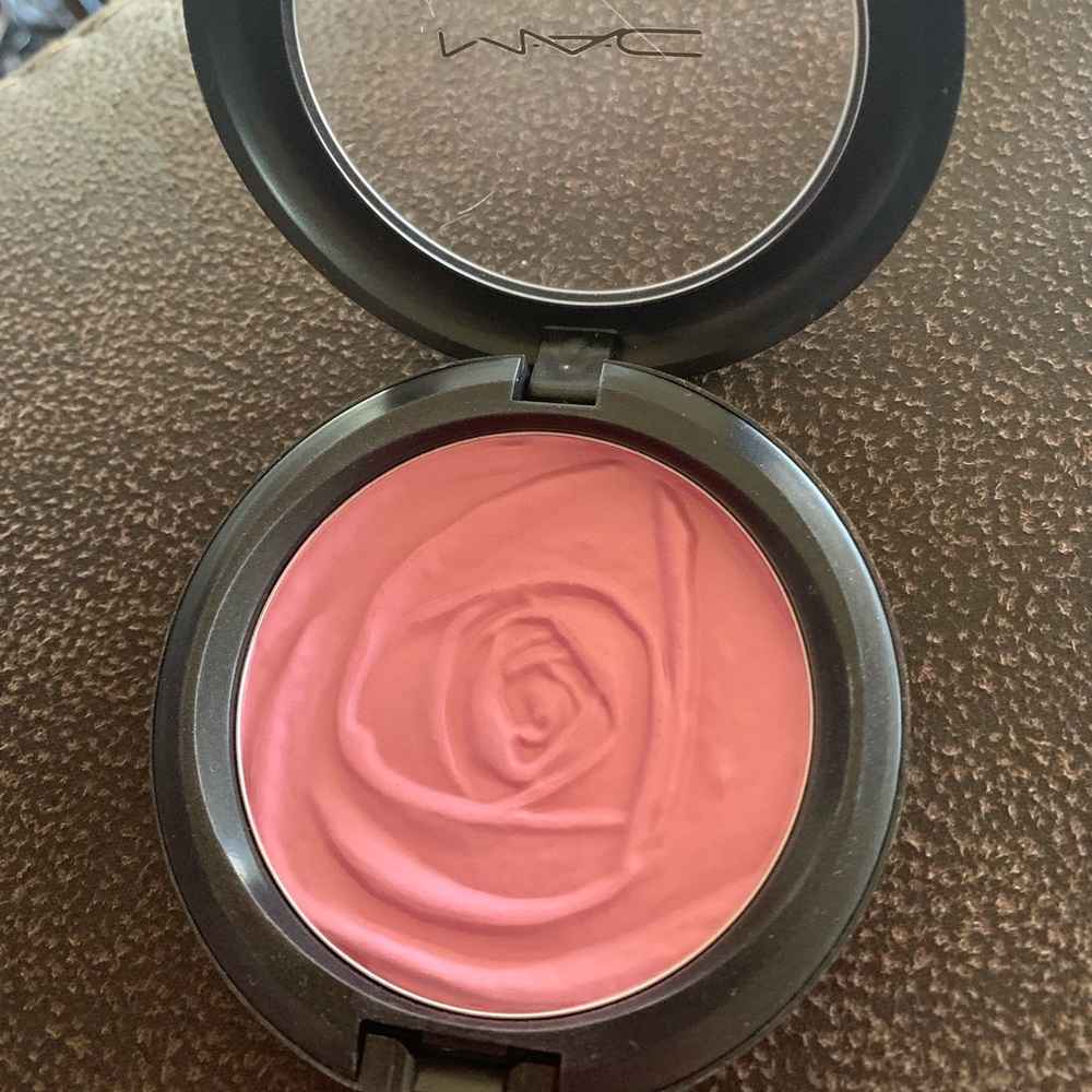MAC “Summer Rose” Beauty Powder